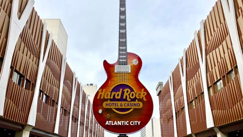 Hard Rock-anställda i minst två stater för att få extra pengar